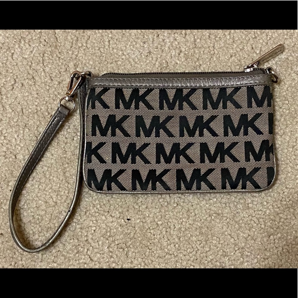 MICHEAL Micheal Kors wristlet with black signature MK